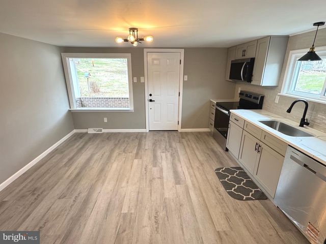 1325 CONEWAGO AVE, Manchester, PA 17345