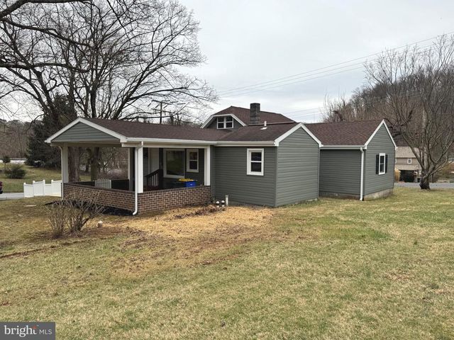 1325 CONEWAGO AVE, Manchester, PA 17345