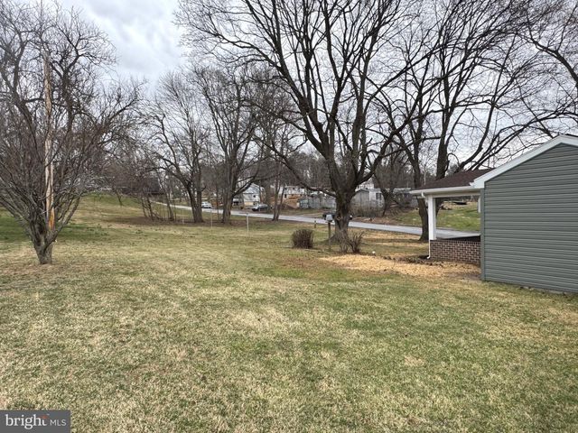 1325 CONEWAGO AVE, Manchester, PA 17345