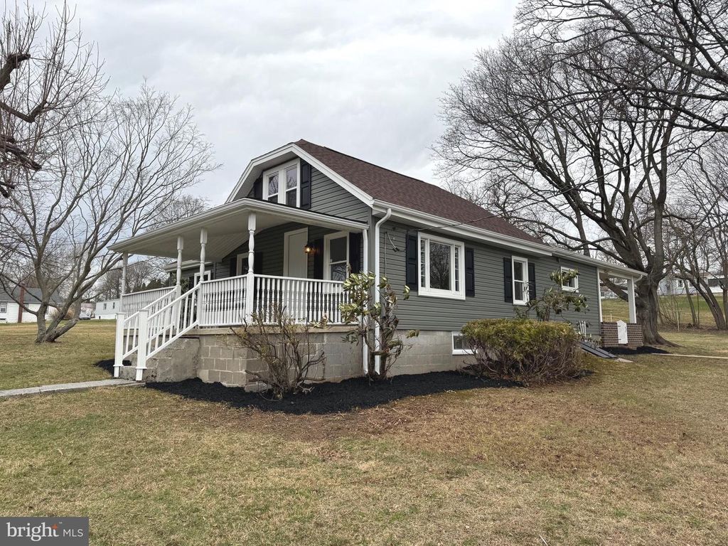 1325 CONEWAGO AVE, Manchester, PA 17345