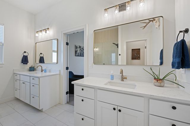 3148 N Pine Grove Cir, Wichita, KS 67205