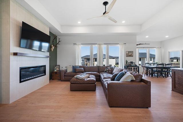 3148 N Pine Grove Cir, Wichita, KS 67205