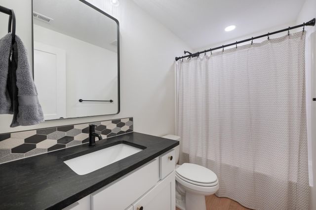 3148 N Pine Grove Cir, Wichita, KS 67205