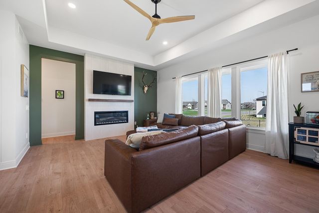 3148 N Pine Grove Cir, Wichita, KS 67205