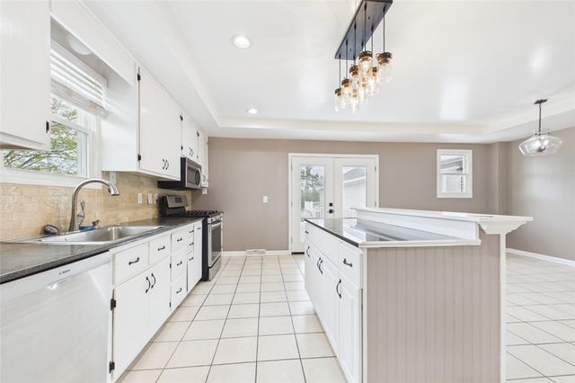 6224 Versailles Rd, Hamburg, NY 14085