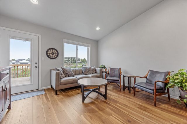 2520 37th Avenue S, Moorhead, MN 56560