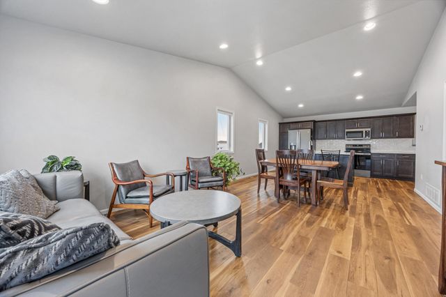 2520 37th Avenue S, Moorhead, MN 56560