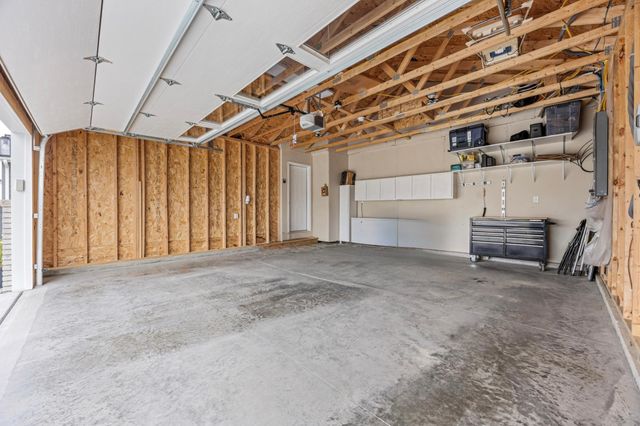 2520 37th Avenue S, Moorhead, MN 56560