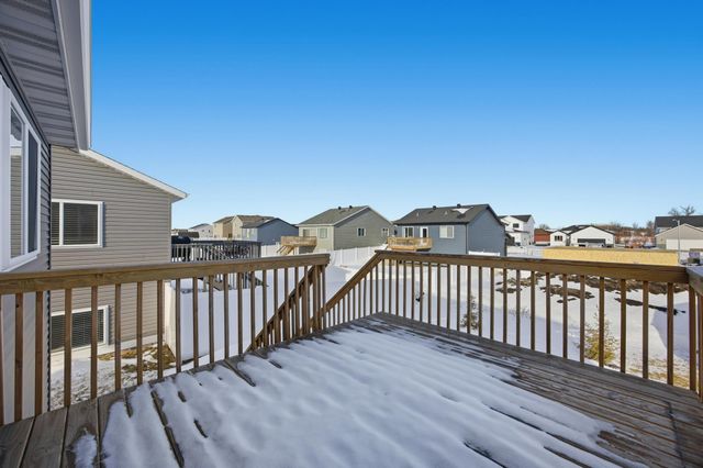 2520 37th Avenue S, Moorhead, MN 56560