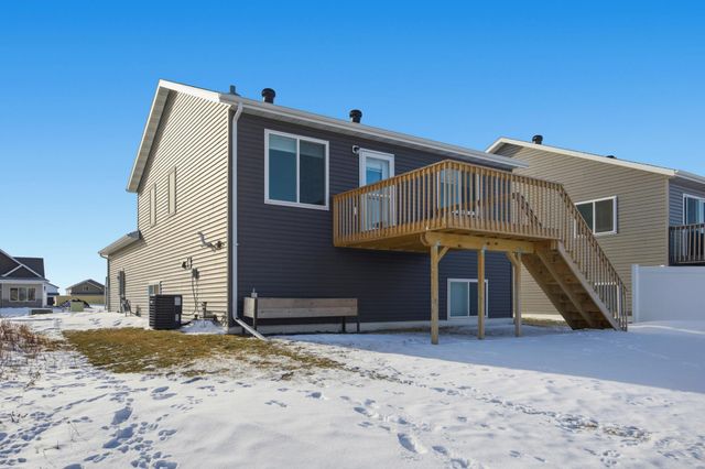 2520 37th Avenue S, Moorhead, MN 56560