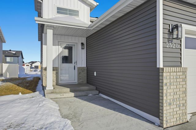 2520 37th Avenue S, Moorhead, MN 56560