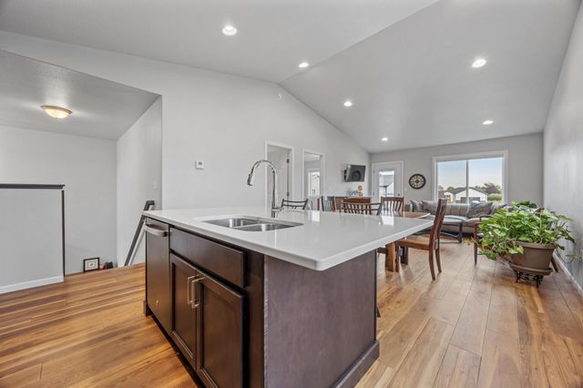 2520 37th Avenue S, Moorhead, MN 56560