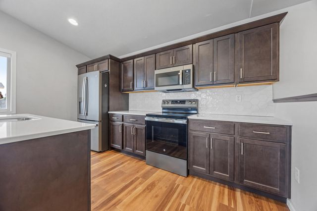 2520 37th Avenue S, Moorhead, MN 56560