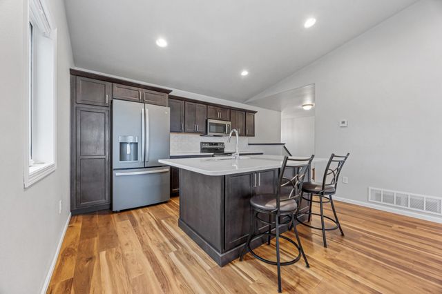 2520 37th Avenue S, Moorhead, MN 56560