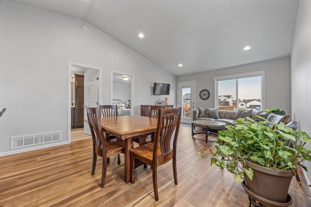 2520 37th Avenue S, Moorhead, MN 56560