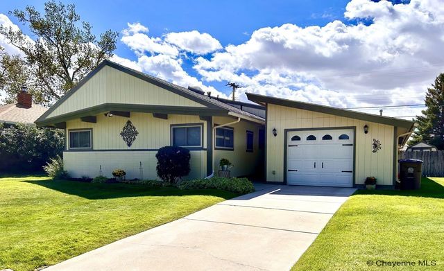 1414 SANDERS, Laramie, WY 82070