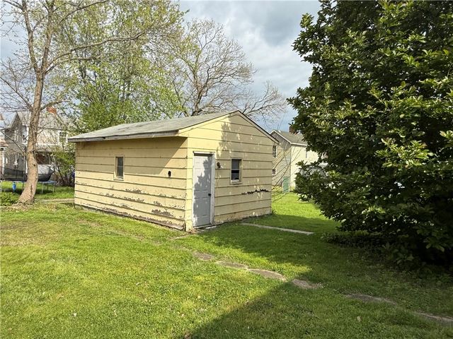1608 Hanna St, New Castle, PA 16102
