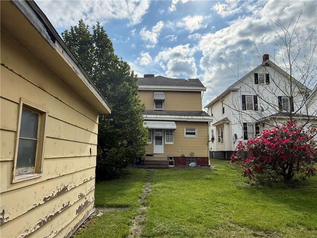 1608 Hanna St, New Castle, PA 16102