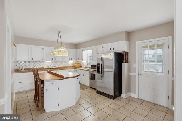 351 BELVEDERE DR, Charles Town, WV 25414