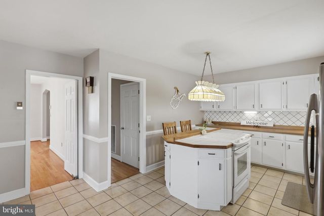 351 BELVEDERE DR, Charles Town, WV 25414