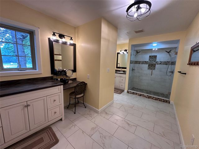 5435 Snow Den Trail, Columbiaville Village, MI 48421