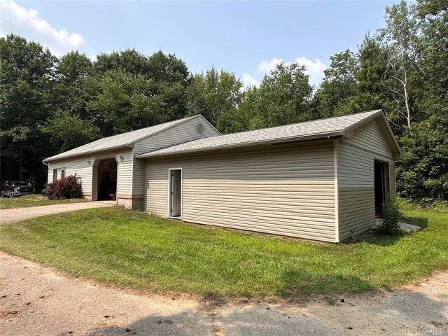 5435 Snow Den Trail, Columbiaville Village, MI 48421