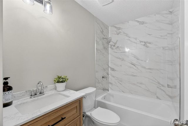 847 Palm Bay Drive, Ellisville, MO 63021