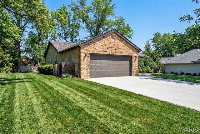 847 Palm Bay Drive, Ellisville, MO 63021