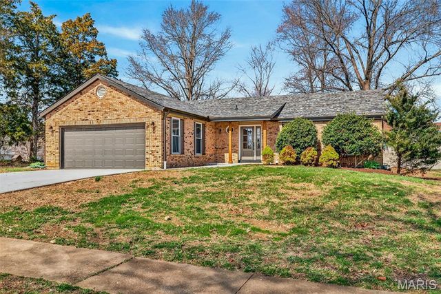 847 Palm Bay Drive, Ellisville, MO 63021