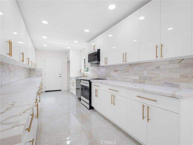 15951 Bahama, North Hills, CA 91343