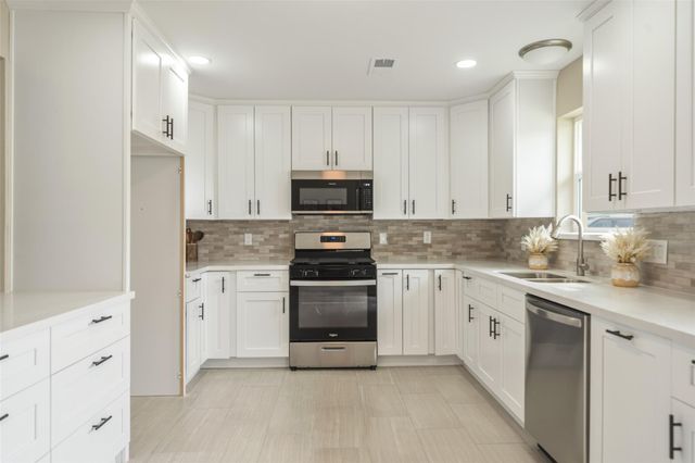 355 Windsor Square, Alvin, TX 77511