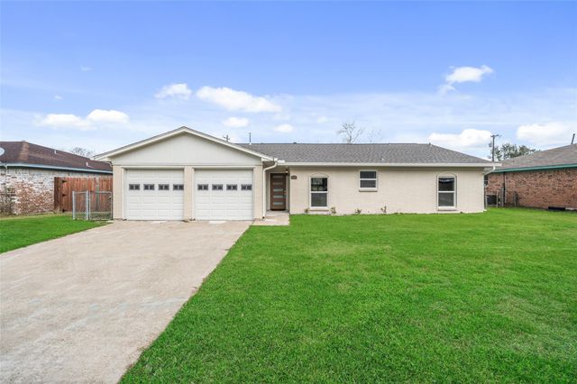 355 Windsor Square, Alvin, TX 77511