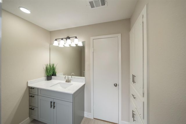 355 Windsor Square, Alvin, TX 77511