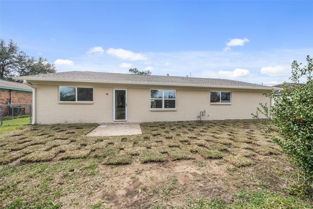 355 Windsor Square, Alvin, TX 77511