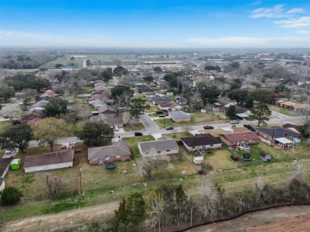 355 Windsor Square, Alvin, TX 77511