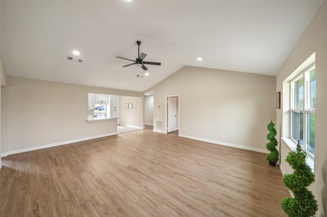 355 Windsor Square, Alvin, TX 77511