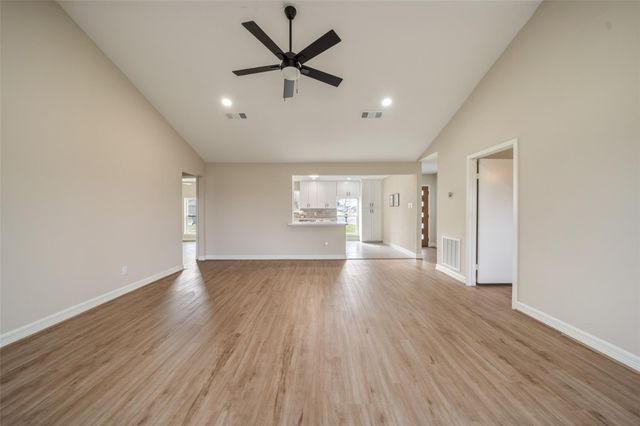 355 Windsor Square, Alvin, TX 77511