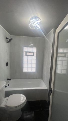 1225 W Keefe AVENUE W, Milwaukee, WI 53206