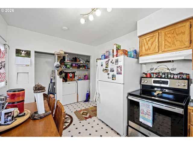 76317 KLOHN Rd, Oakridge, OR 97463