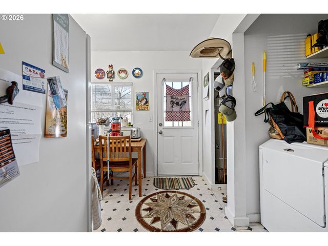 76317 KLOHN Rd, Oakridge, OR 97463