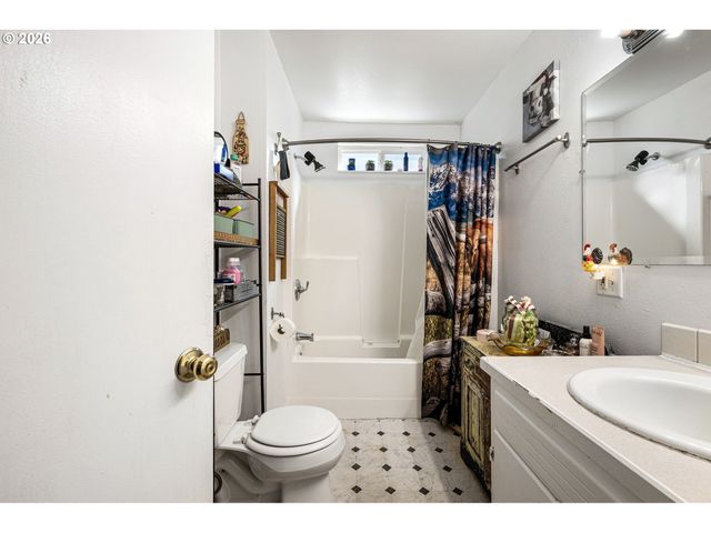 76317 KLOHN Rd, Oakridge, OR 97463