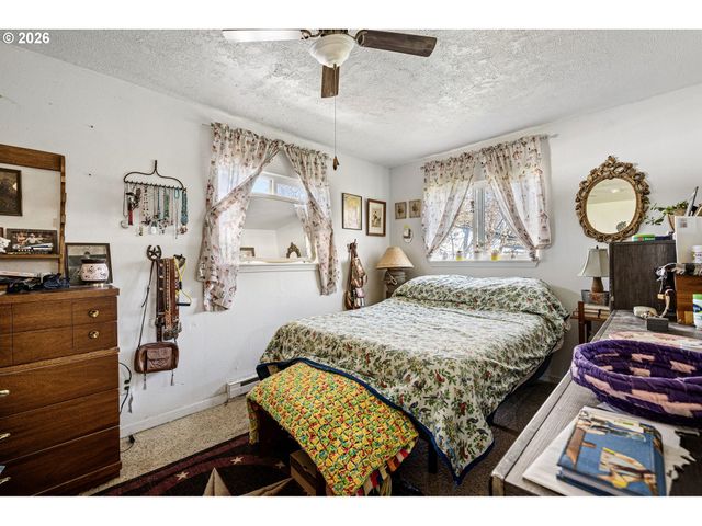 76317 KLOHN Rd, Oakridge, OR 97463