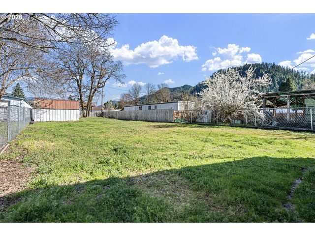 76317 KLOHN Rd, Oakridge, OR 97463