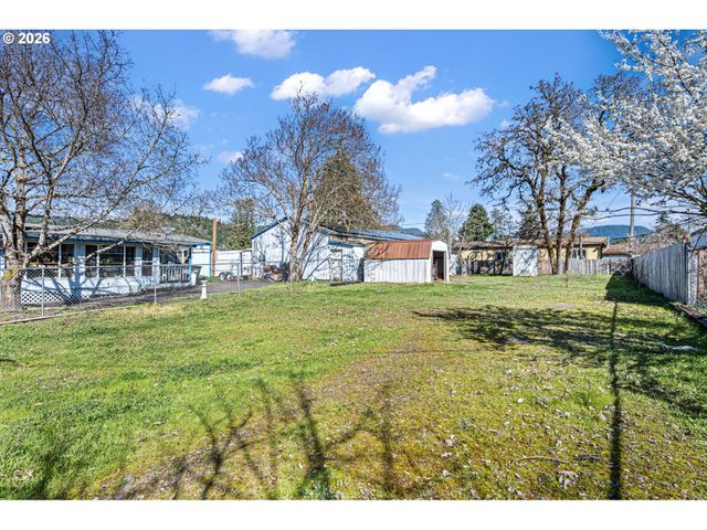 76317 KLOHN Rd, Oakridge, OR 97463