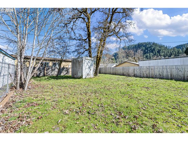 76317 KLOHN Rd, Oakridge, OR 97463