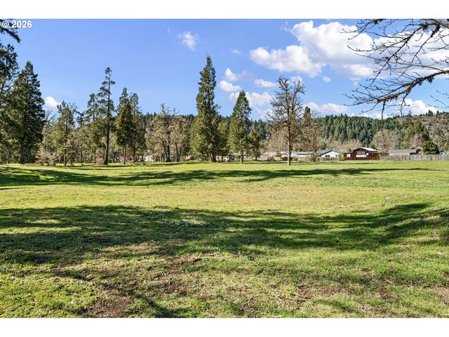 76317 KLOHN Rd, Oakridge, OR 97463