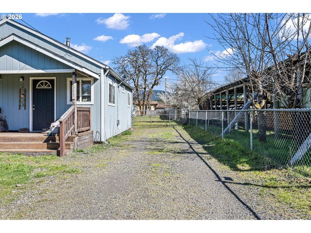 76317 KLOHN Rd, Oakridge, OR 97463