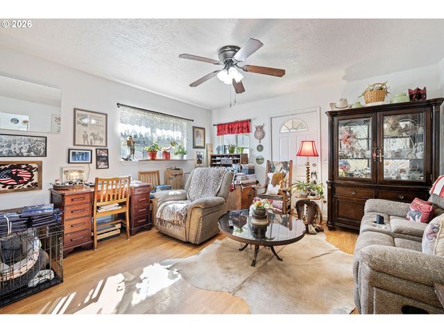 76317 KLOHN Rd, Oakridge, OR 97463