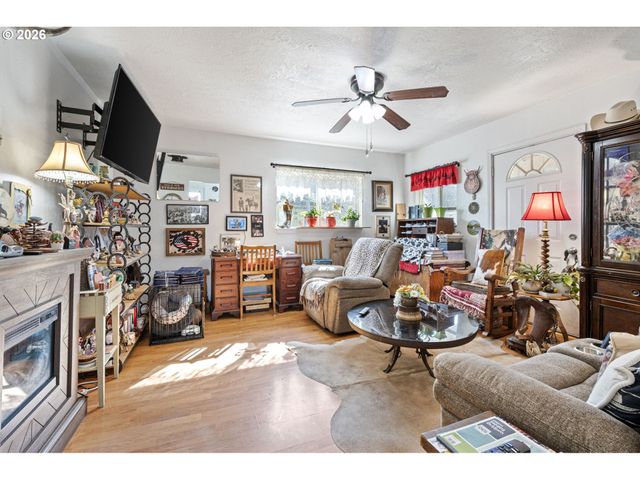 76317 KLOHN Rd, Oakridge, OR 97463