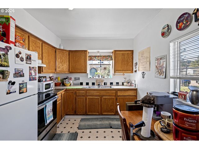 76317 KLOHN Rd, Oakridge, OR 97463